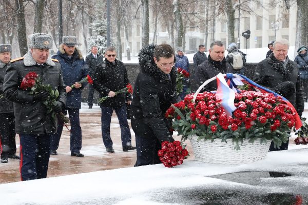 Глеб Никитин возложил цветы к&nbsp;Вечному огню в&nbsp;Нижегородском кремле в&nbsp;честь Дня Героев Отечества