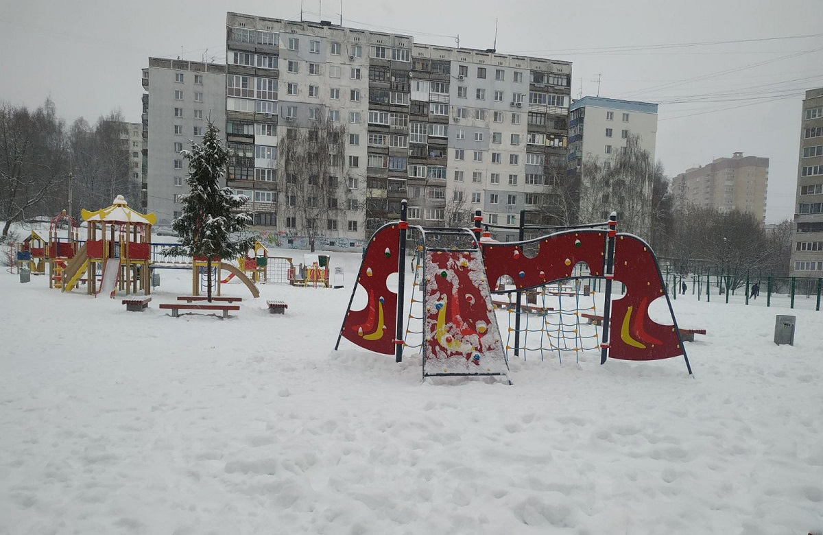 Новые игровые элементы установили на двух детских площадках Приокского района