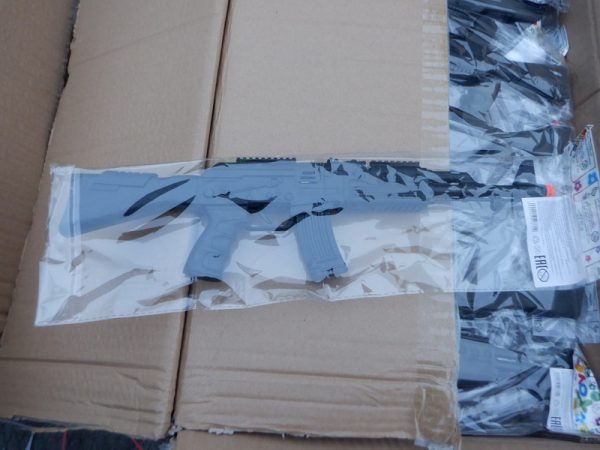 Более 1300 контрафактных игрушечных автоматов Калашникова задержали на таможне в Нижнем Новгороде