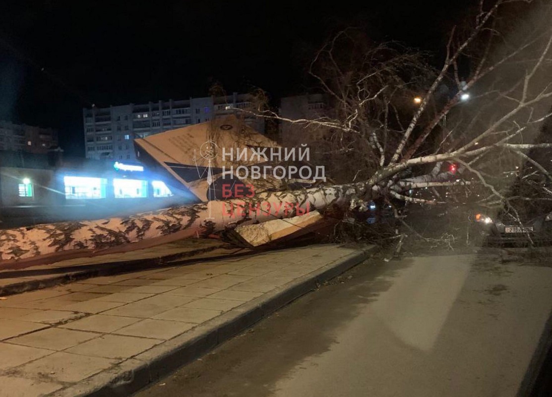 Сильный ветер разрушил кровли четырех зданий в Нижегородской области
