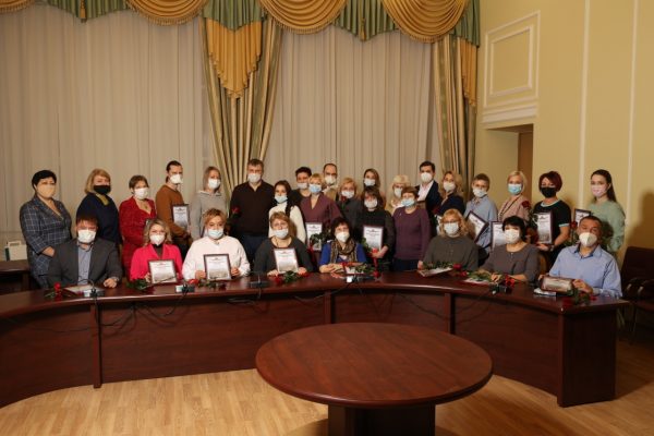 Иван Носков поздравил работников учреждений здравоохранения города с наступающим Новым годом