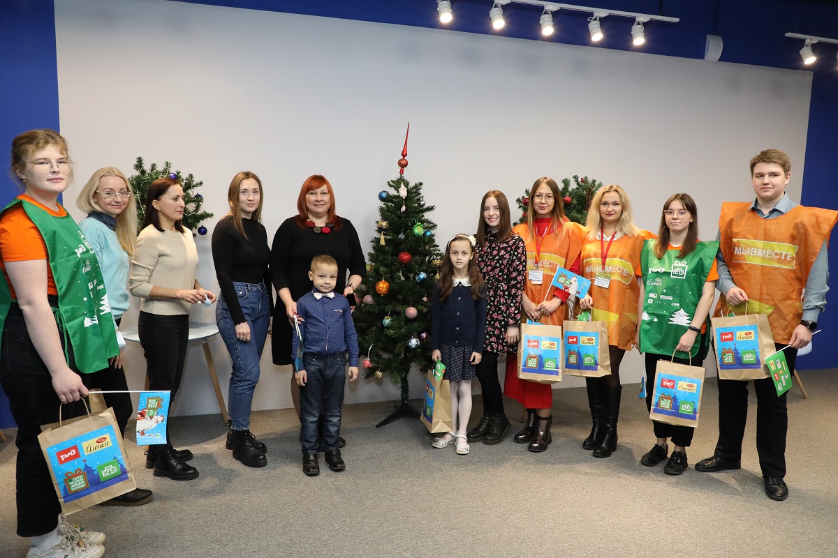 Любимая игрушка, барбер и подарки: Всероссийский Дед Мороз ответил на вопросы нижегородцев в прямом эфире