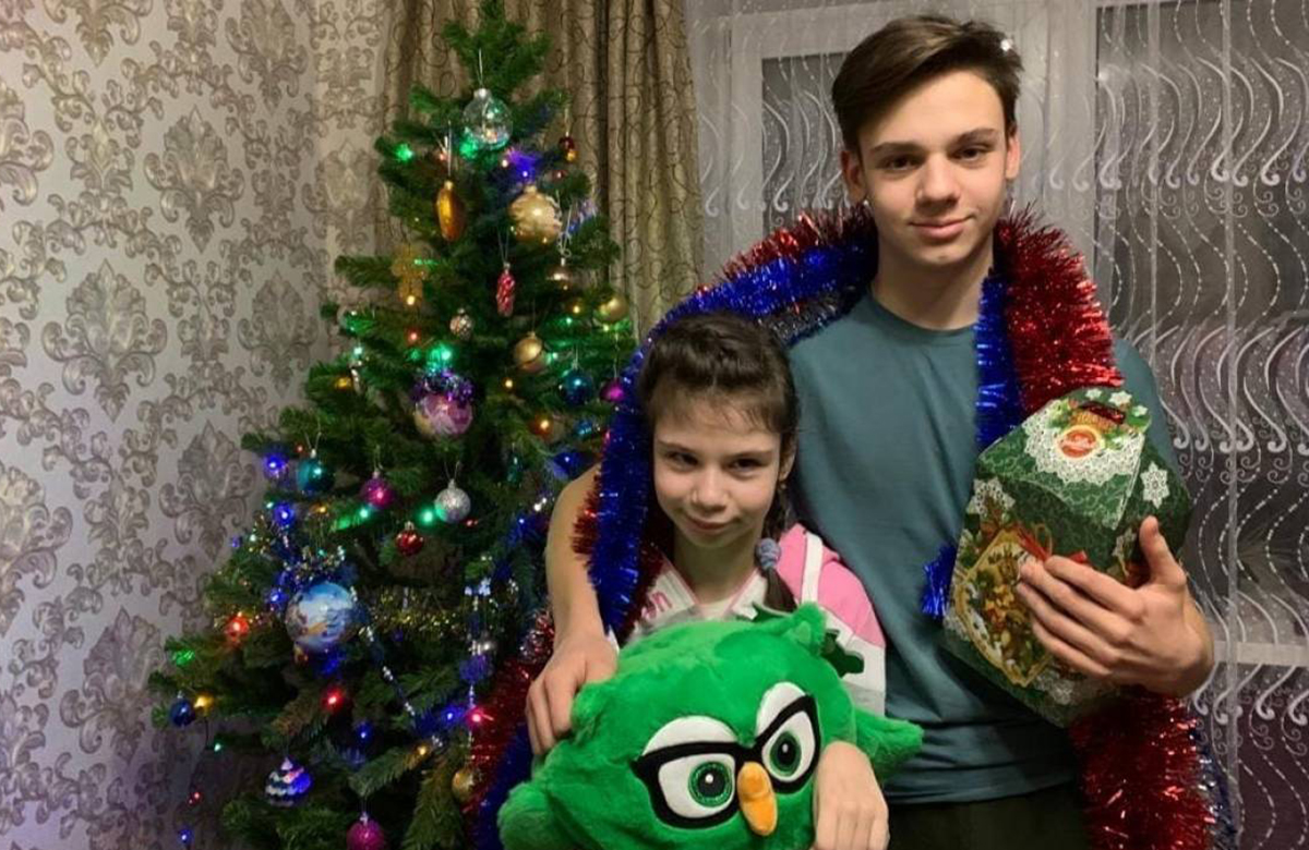 Депутат Госдумы РФ Артем Кавинов исполнил детские новогодние желания двух юных жительниц Бора