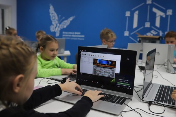 Виртуальное реально: как «IT-куб» помогает нижегородским школьникам осваивать профессии будущего