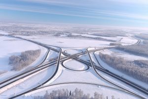 Почему водители выбирают платные дороги