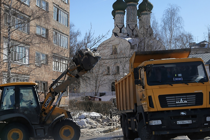 За двое суток с улиц Нижнего Новгорода вывезли более тысячи самосвалов снега