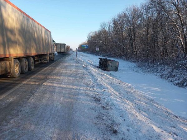 Микроавтобус с пассажирами опрокинулся в кювет на трассе М‑7 под Нижним Новгородом