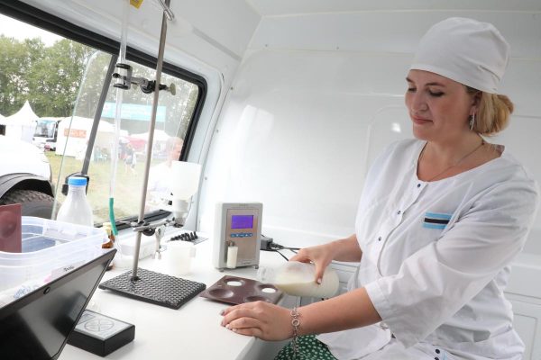Правда или ложь: на прилавках магазинов появилось фальшивое молоко