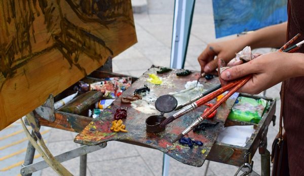 Художественная выставка «Сквозь время» расскажет об истории Автозаводской изостудии