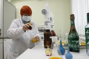 В Роспотребнадзоре рассказали, как правильно выбрать алкоголь и&nbsp;икру