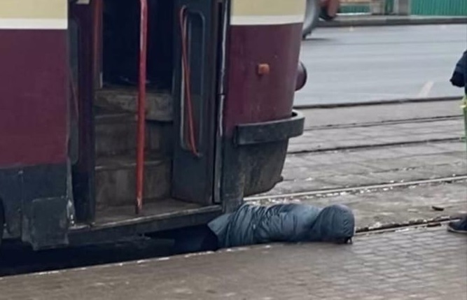 Нижегородка попала под трамвай на улице Коминтерна