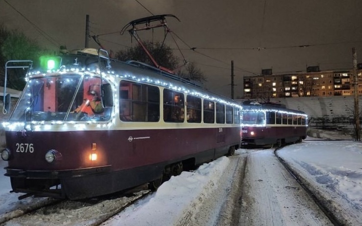 Трамваи начали украшать к Новому году в Нижнем Новгороде