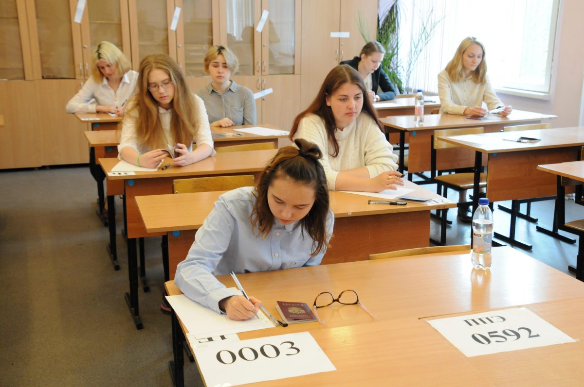 Более 6 тысяч выпускников сдают ЕГЭ по профильной и базовой математике в Нижнем Новгороде