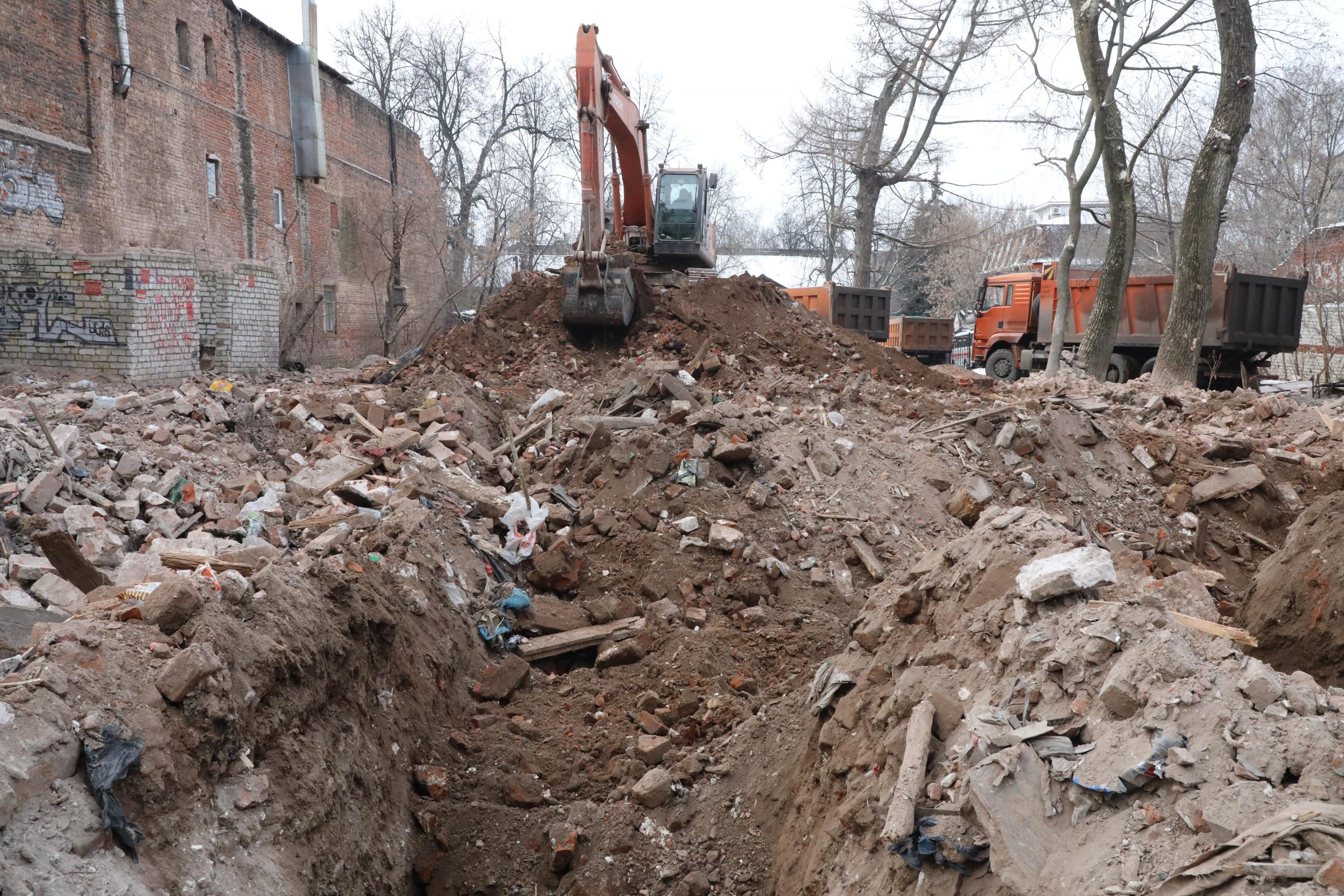 Три аварийных дома демонтируют на улице Циолковского в Нижнем Новгороде 6  марта 2023 года | Нижегородская правда