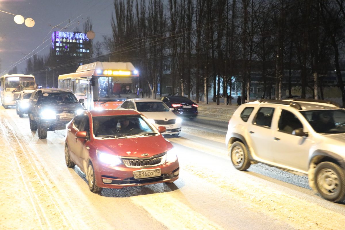 Десятибалльные пробки зафиксировали в Нижнем Новгороде из-за непогоды