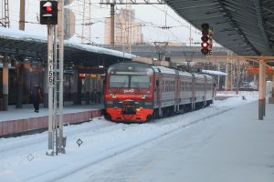 Подростка высадили из электрички под Дзержинском из-за забытой школьной карты
