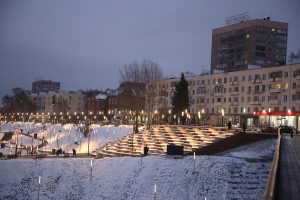 13 беспроводных зарядок установили на набережной Федоровского