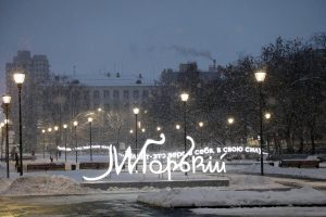 Cломанные светящиеся инсталляции восстановят на площади Горького