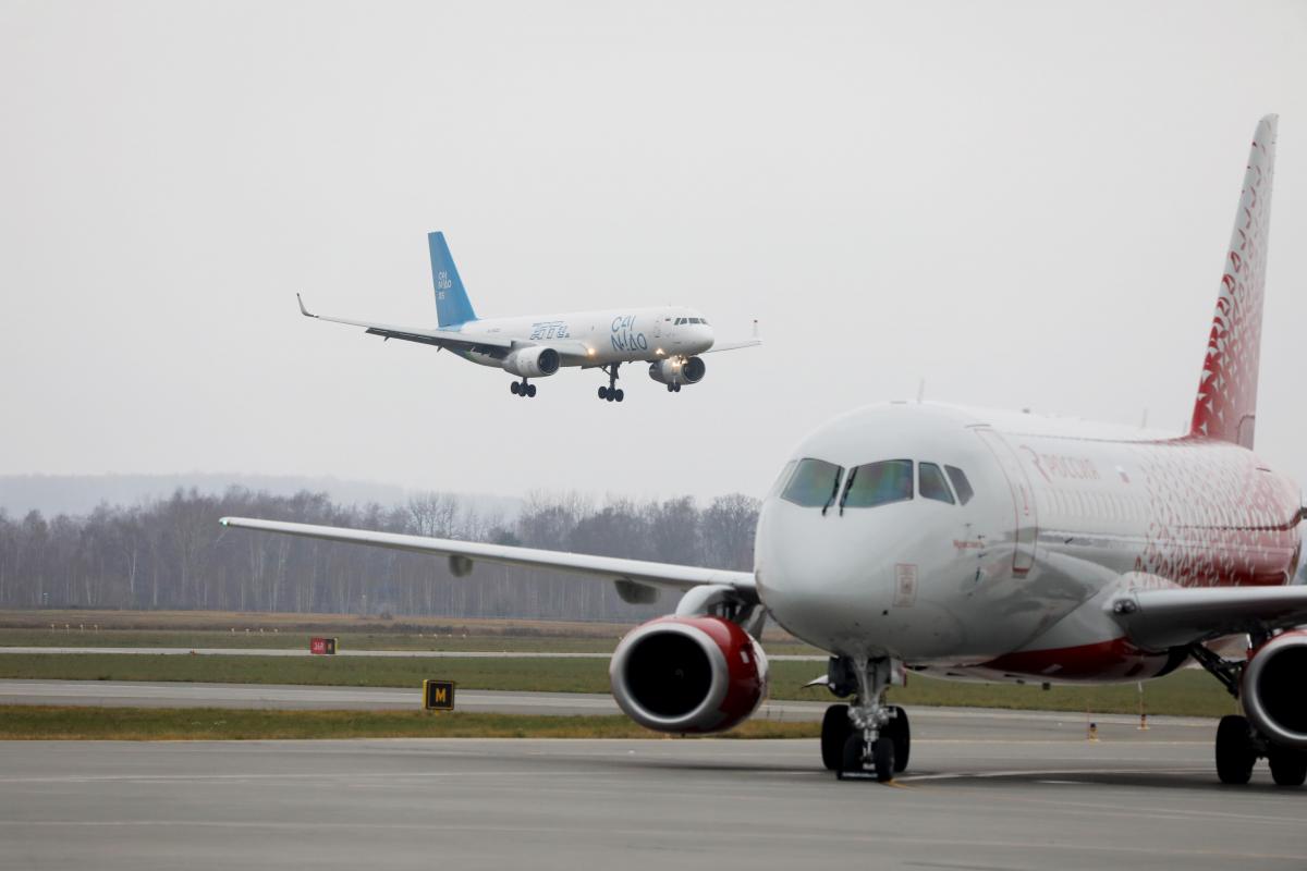 Самолет, прилетевший из Санкт-Петербурга в Нижний Новгород, совершил посадку в условиях нештатной ситуации