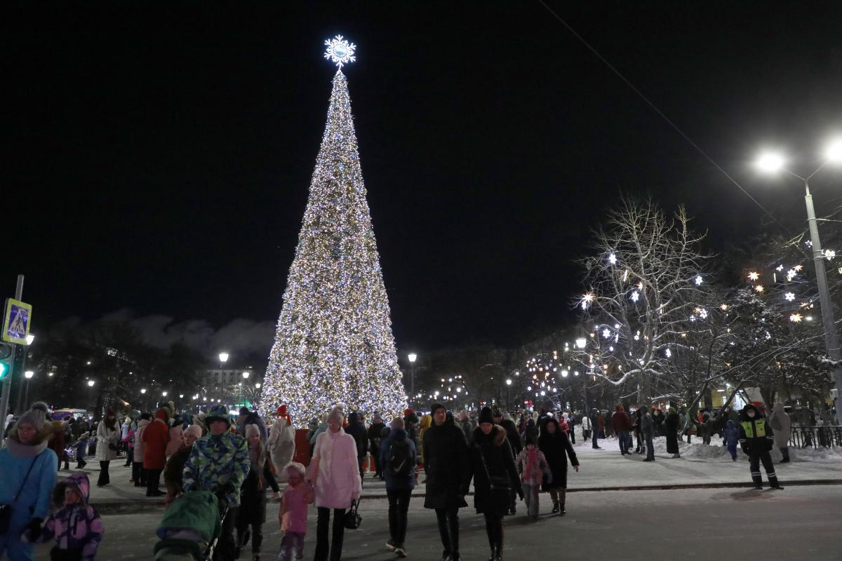 Город провожает юбилейный год в статусе новогодней столицы России