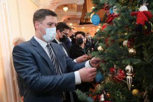 Андрей Гнеушев принял участие в&nbsp;акции «Елка желаний»
