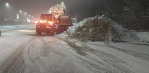 Улицы Нижнего Новгорода очищают после сильного снегопада