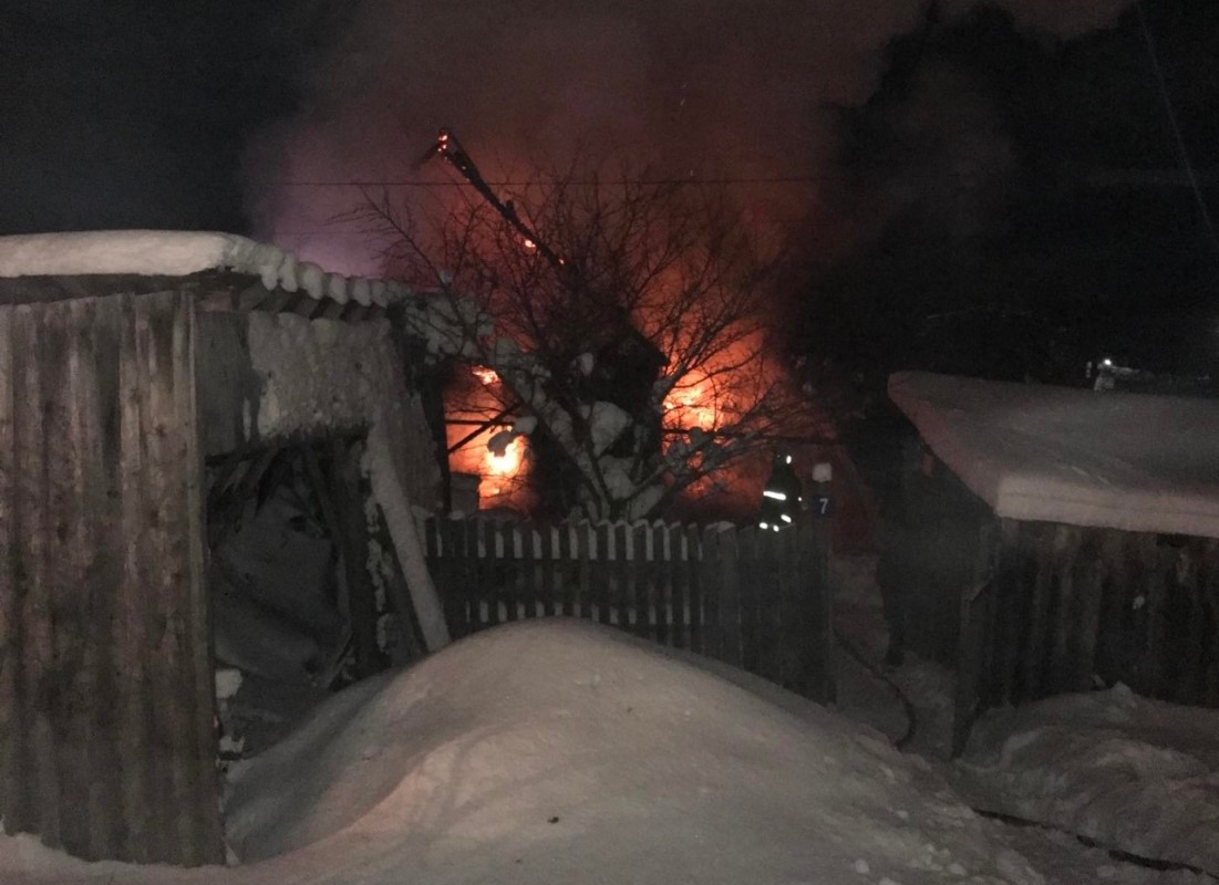 Двое мужчин погибли на пожаре в частном доме в Балахне