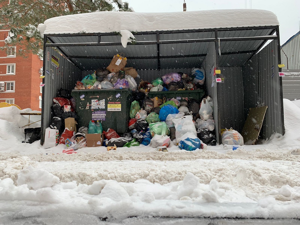 Нижегородские дворы завалило не только снегом, но и мусором