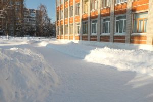 Иван Носков: «Вопросы уборки снега с&nbsp;территорий образовательных учреждений в&nbsp;Дзержинске решаются оперативно»