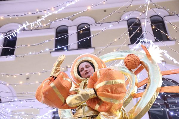 Гигантские костюмированные фигуры пройдут по Большой Покровской 8 января