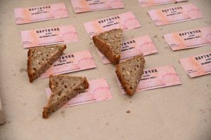 Жителям Дзержинска раздали «блокадный хлеб» в память о Великой Отечественной войне
