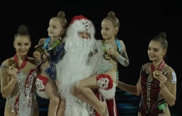 Сёстры Аверины показали новое шоу на «Новогодней ёлке спорта»