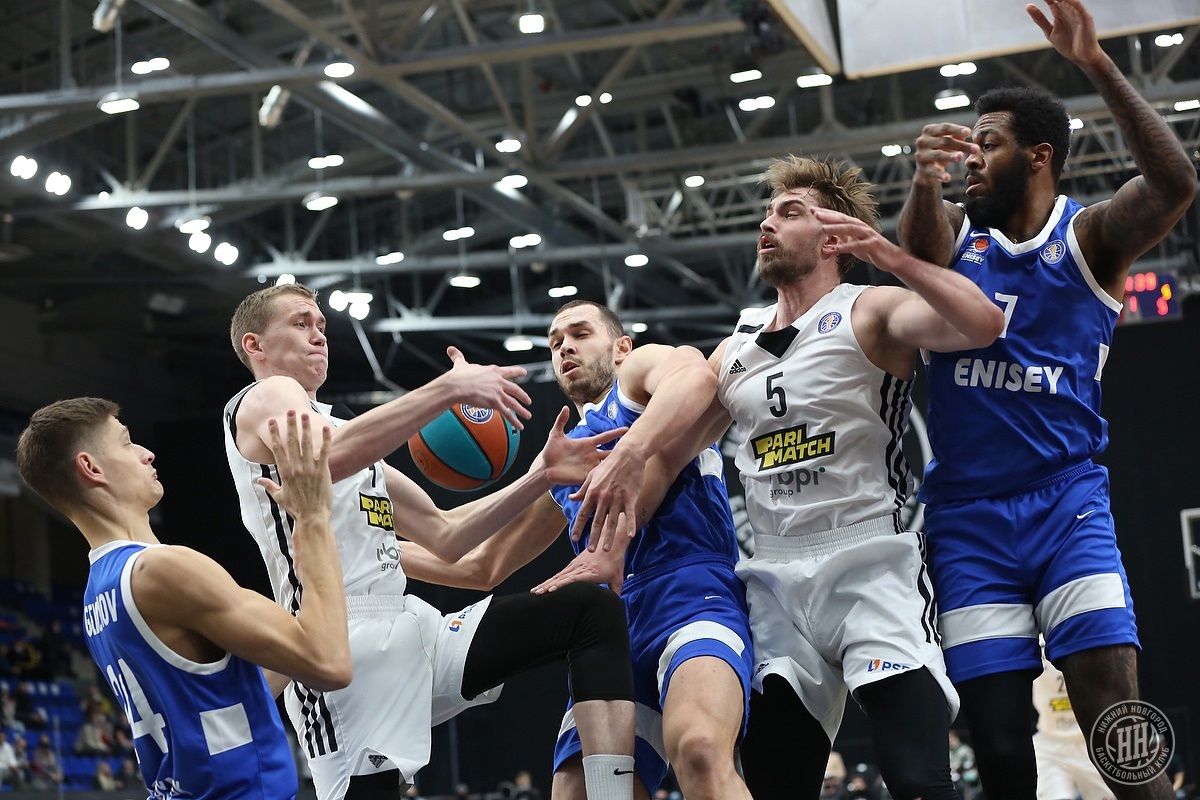 Поражение с крупным счётом потерпели баскетболисты «Нижнего Новгорода»