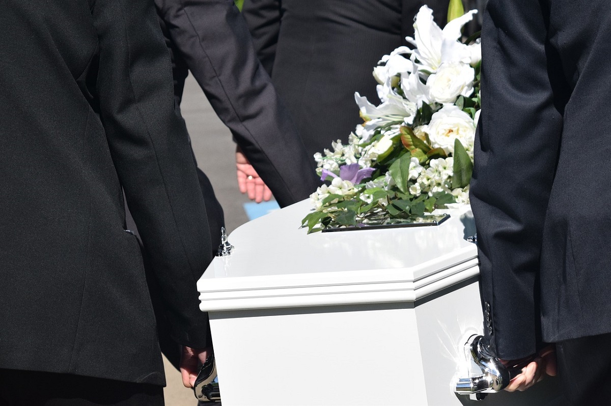 Кремация или погребение: как организовать похороны в Санкт-Петербурге?