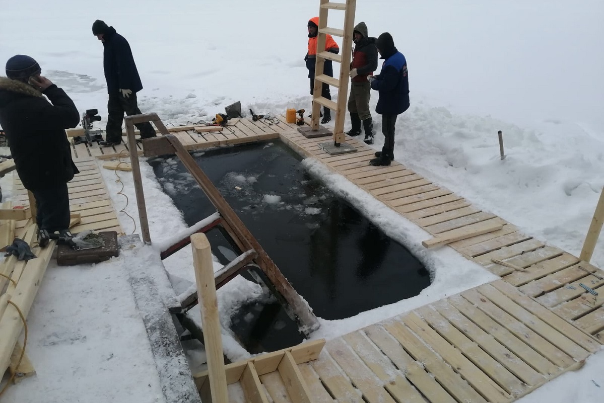 Купель для крещенских купаний на Щелоковском хуторе начали устанавливать