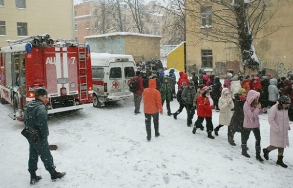 Массовая эвакуация детей из школ началась в Нижнем Новгороде