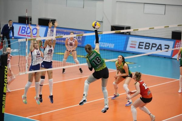 Волейболистки нижегородской «Спарты» в трёх партиях проиграли в Екатеринбурге