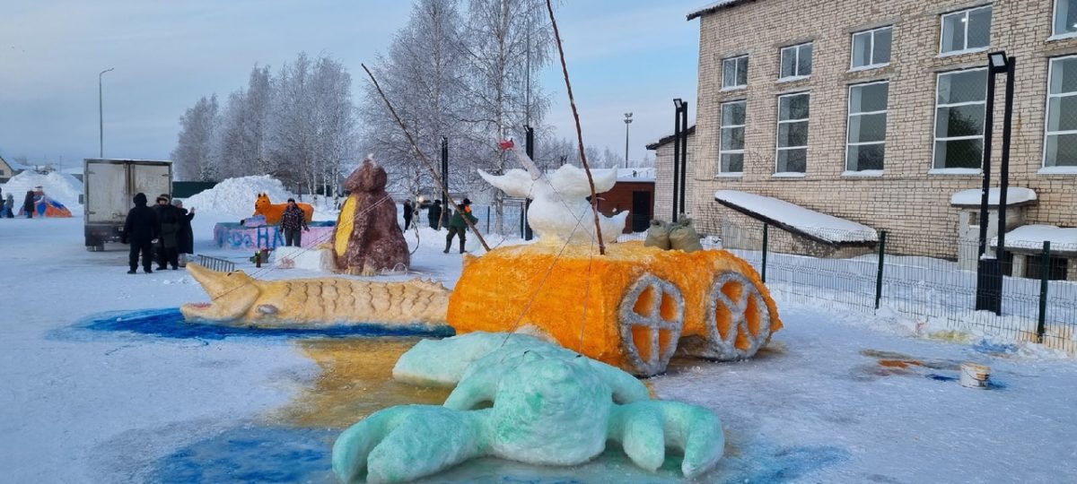 Жители Уреня создали снежные скульптуры с героями басен Крылова
