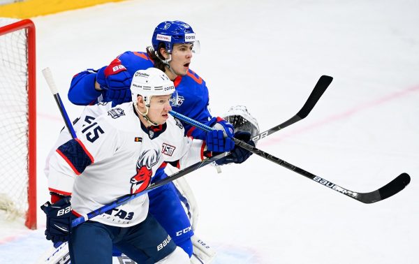 Поражение с «сухим» счётом потерпели хоккеисты нижегородского «Торпедо» в Санкт-Петербурге