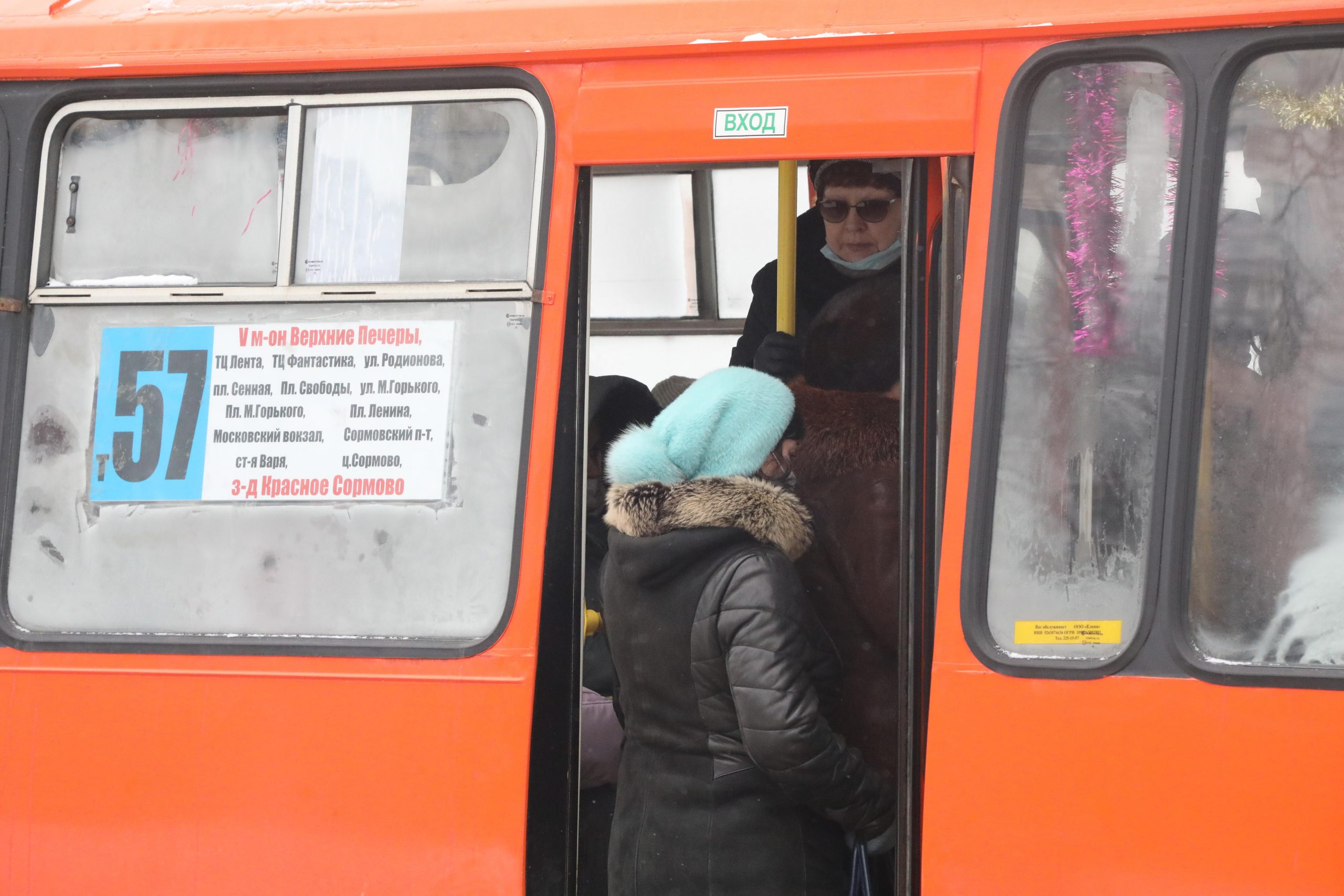 Водитель маршрутки №57 избежал ДТП с помощью дрифта в Нижнем Новгороде 21  января 2022 года | Нижегородская правда