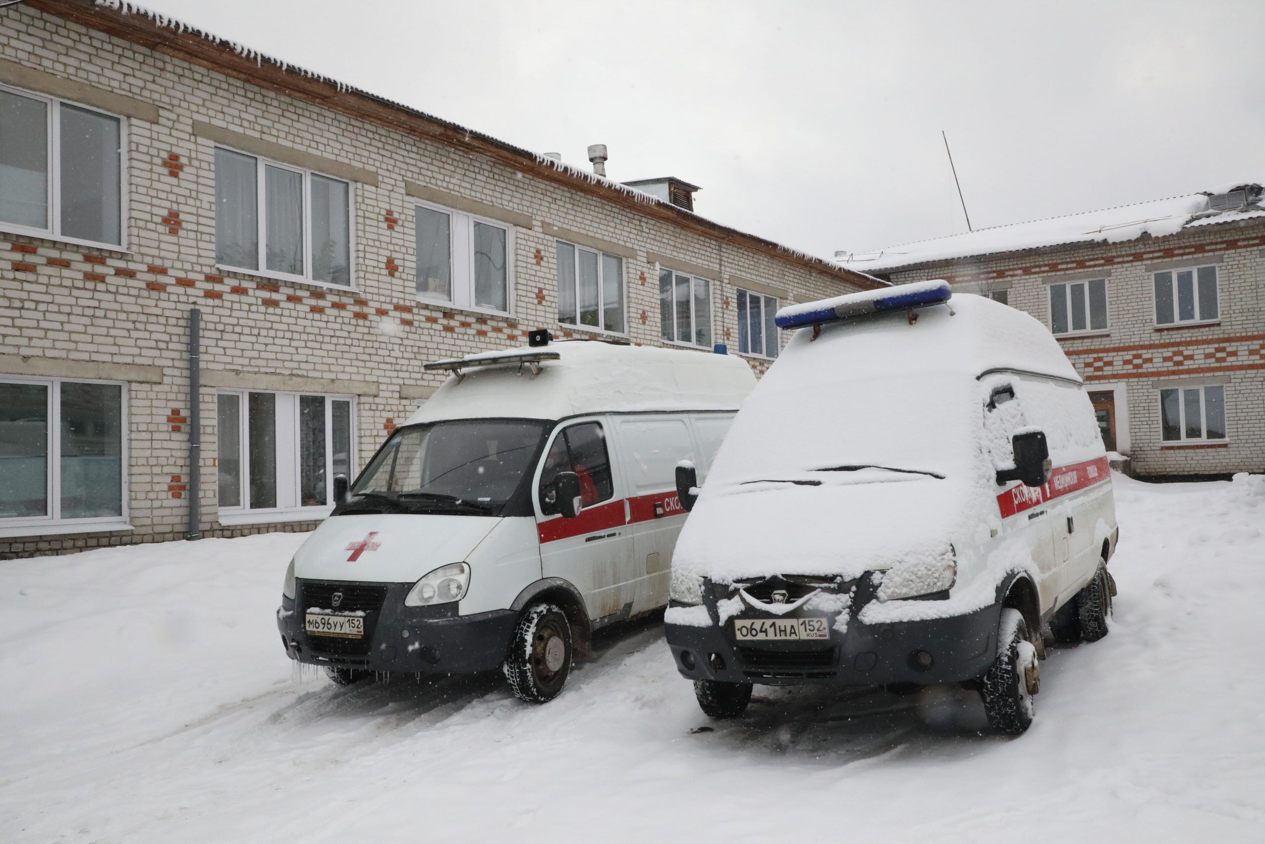 Большие очереди образовались в больнице в Выксе 25 января 2022 года |  Нижегородская правда