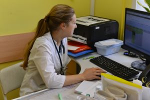 Медики не нашли серьезных повреждений у ребенка, которого избила мать в Володарском районе
