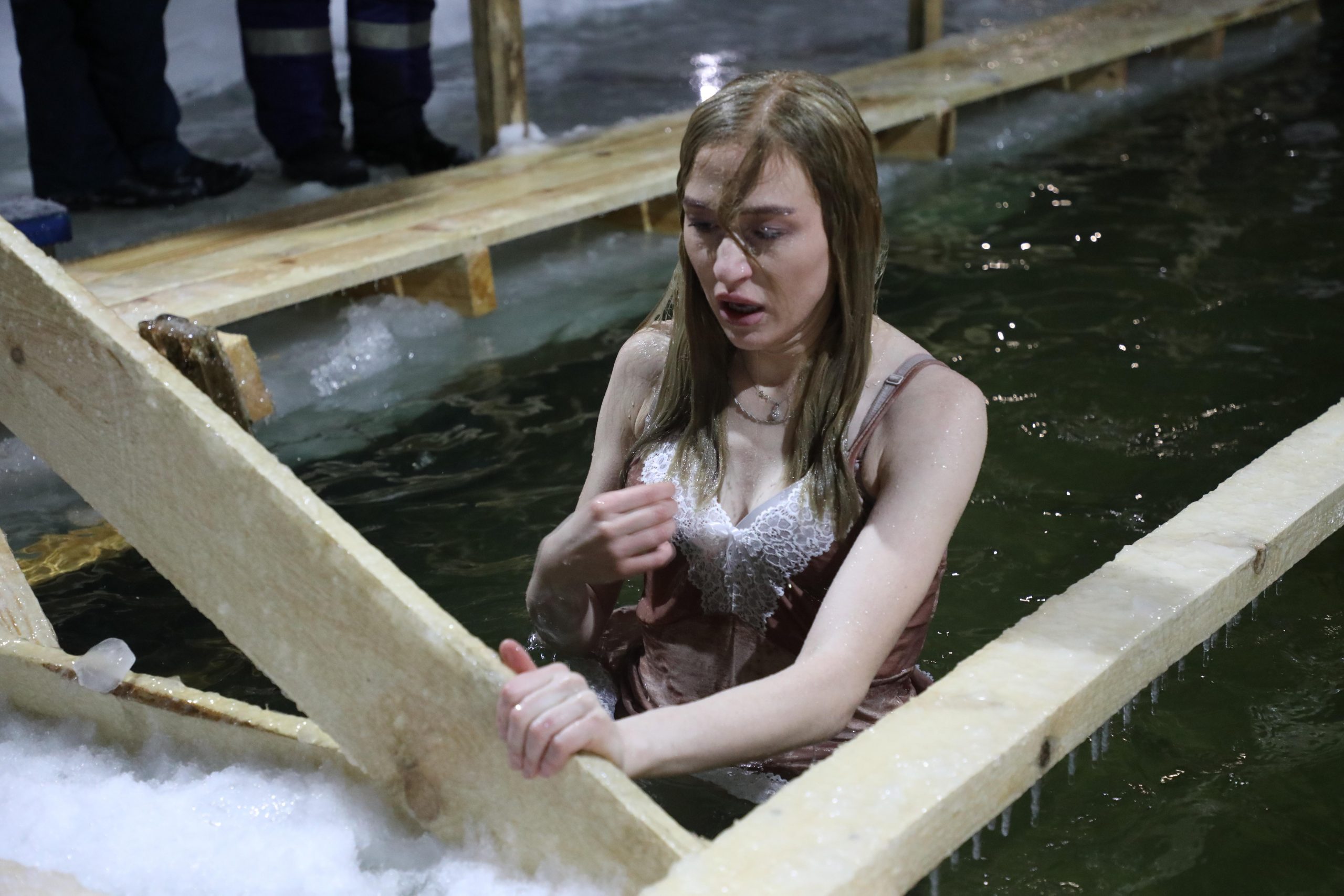 Почти четыре тысячи человек приняли участие в крещенских купаниях в Нижнем Новгороде