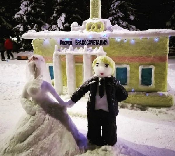 Выставка фигур из снега проходит в Автозаводском парке