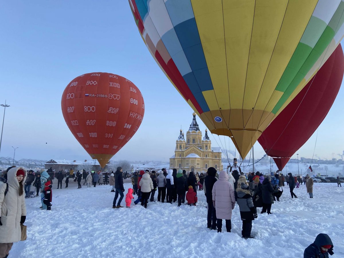 Дед Мороз на воздушном шаре: смотрим, как прошла «Рождественская фиеста-2022»