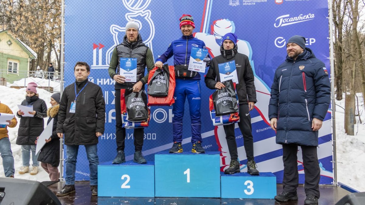 Первое место среди мужчин на дистанции 50 км и приз в 100 тысяч рублей завоевал российский лыжник Рауль Шакирзянов