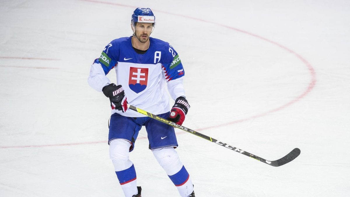 Хоккеист нижегородского «Торпедо» Марек Хривик стал знаменосцем команды Словакии