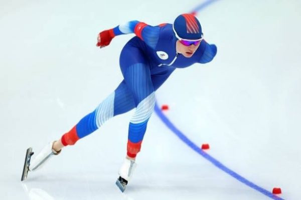 В борьбу за олимпийские награды вступят конькобежки на дистанции 5000 метров
