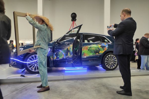 Электромобиль Audi e‑tron стал арт-объектом на выставке в Нижнем Новгороде