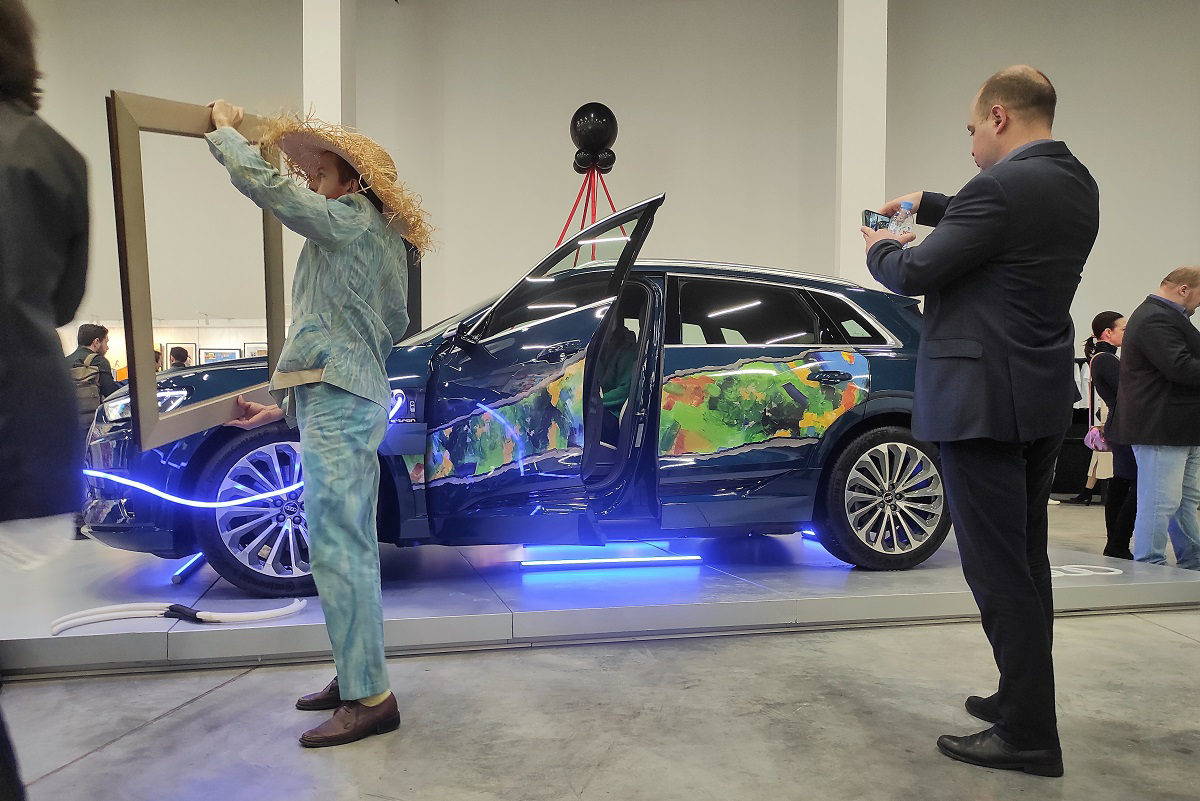 Электромобиль Audi e‑tron стал арт-объектом на выставке в Нижнем Новгороде